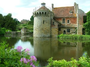 scotney-castle-1044587_1280